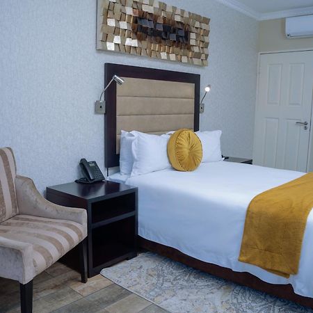 Q'S Boutique Stay Standerton Dış mekan fotoğraf